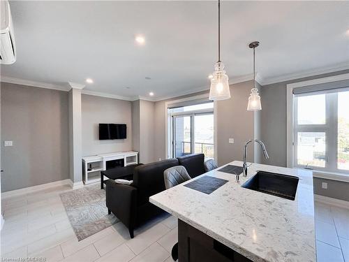 210-257 Millen Road, Stoney Creek, ON - Indoor Photo Showing Kitchen