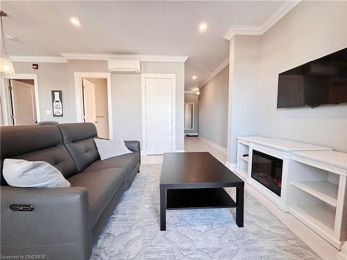 210-257 Millen Road, Stoney Creek, ON - Indoor Photo Showing Living Room