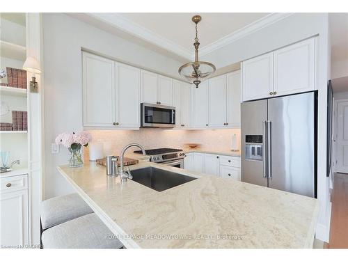 Ph 4006-16 Yonge Street, Toronto, ON - Indoor Photo Showing Kitchen With Upgraded Kitchen