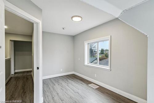 131 Bell Avenue, Hamilton, ON - Indoor Photo Showing Other Room