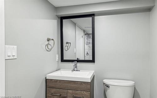 131 Bell Avenue, Hamilton, ON - Indoor Photo Showing Bathroom