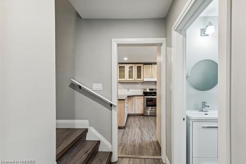 131 Bell Avenue, Hamilton, ON - Indoor Photo Showing Bathroom