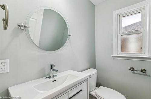 131 Bell Avenue, Hamilton, ON - Indoor Photo Showing Bathroom