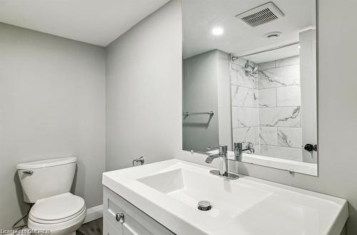 131 Bell Avenue, Hamilton, ON - Indoor Photo Showing Bathroom