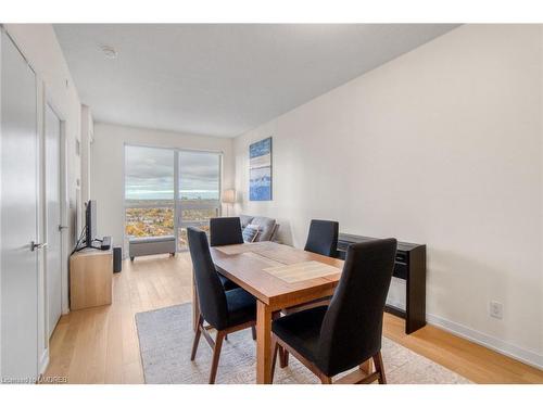 1403-510 Curran Place, Mississauga, ON - Indoor Photo Showing Dining Room