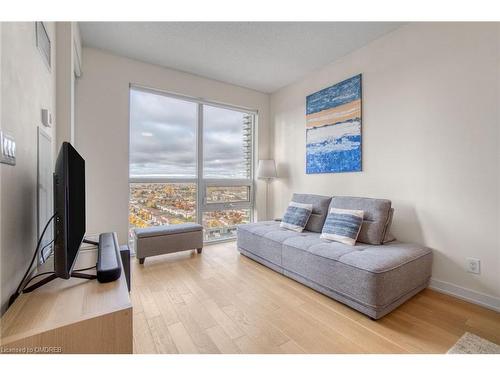 1403-510 Curran Place, Mississauga, ON - Indoor Photo Showing Living Room