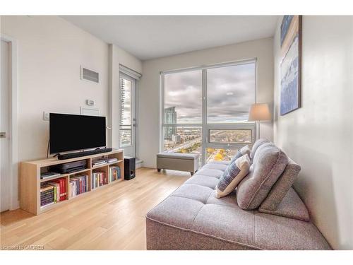 1403-510 Curran Place, Mississauga, ON - Indoor Photo Showing Living Room