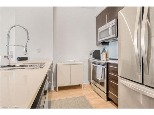 1403-510 Curran Place, Mississauga, ON - Indoor Photo Showing Kitchen