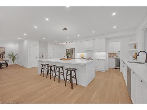 5538 Eaton Avenue, Burlington, ON - Indoor Photo Showing Kitchen With Upgraded Kitchen