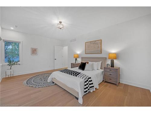 5538 Eaton Avenue, Burlington, ON - Indoor Photo Showing Bedroom