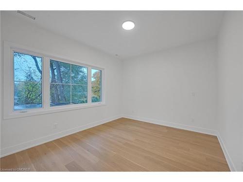 5538 Eaton Avenue, Burlington, ON - Indoor Photo Showing Other Room