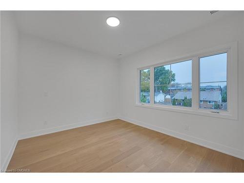 5538 Eaton Avenue, Burlington, ON - Indoor Photo Showing Other Room