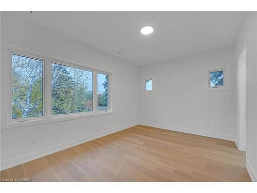 5538 Eaton Avenue, Burlington, ON - Indoor Photo Showing Other Room