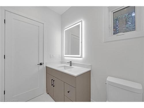 5538 Eaton Avenue, Burlington, ON - Indoor Photo Showing Bathroom