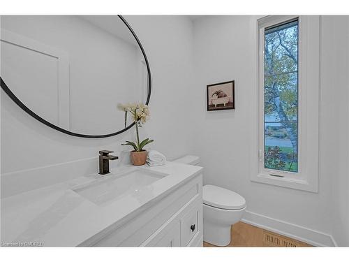 5538 Eaton Avenue, Burlington, ON - Indoor Photo Showing Bathroom