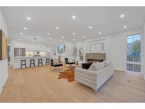 5538 Eaton Avenue, Burlington, ON - Indoor Photo Showing Other Room