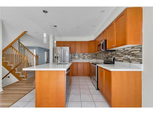 2324 Saddlecreek Crescent, Oakville, ON - Indoor Photo Showing Kitchen With Stainless Steel Kitchen With Upgraded Kitchen