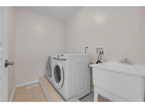 2324 Saddlecreek Crescent, Oakville, ON - Indoor Photo Showing Laundry Room