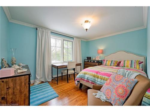 152 Cavendish Court, Oakville, ON - Indoor Photo Showing Bedroom