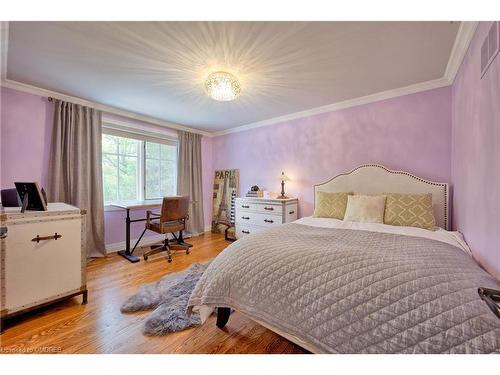 152 Cavendish Court, Oakville, ON - Indoor Photo Showing Bedroom