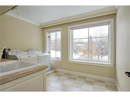 152 Cavendish Court, Oakville, ON - Indoor Photo Showing Laundry Room