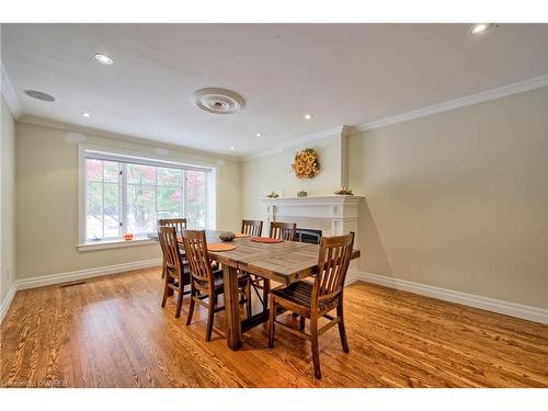 152 Cavendish Court, Oakville, ON - Indoor Photo Showing Dining Room