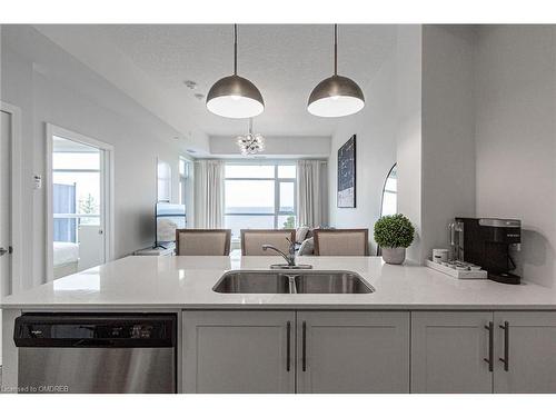 610-600 North Service Road, Stoney Creek, ON - Indoor Photo Showing Kitchen With Double Sink