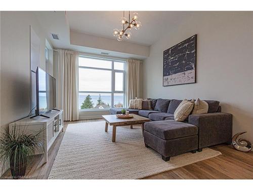 610-600 North Service Road, Stoney Creek, ON - Indoor Photo Showing Living Room