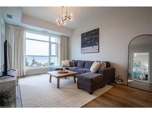 610-600 North Service Road, Stoney Creek, ON - Indoor Photo Showing Living Room