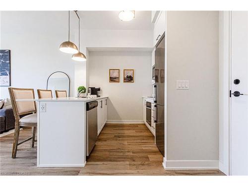 610-600 North Service Road, Stoney Creek, ON - Indoor Photo Showing Kitchen