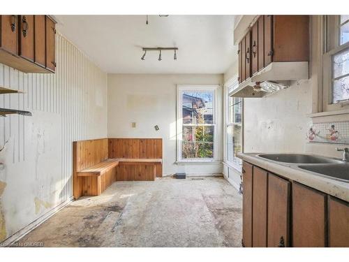 1215 Garthdale Court, Oakville, ON - Indoor Photo Showing Kitchen With Double Sink