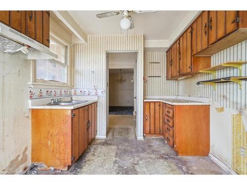 1215 Garthdale Court, Oakville, ON - Indoor Photo Showing Kitchen