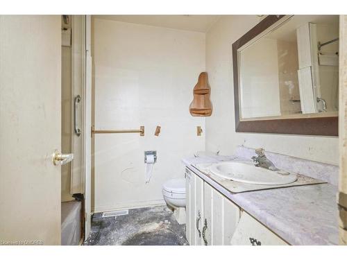 1215 Garthdale Court, Oakville, ON - Indoor Photo Showing Bathroom