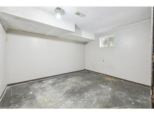 1215 Garthdale Court, Oakville, ON - Indoor Photo Showing Garage