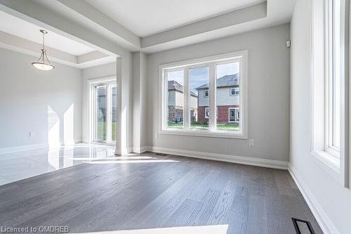 100 Bur Oak Drive, Thorold, ON - Indoor Photo Showing Other Room