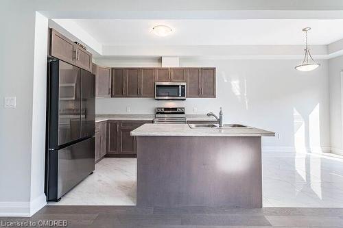 100 Bur Oak Drive, Thorold, ON - Indoor Photo Showing Kitchen With Stainless Steel Kitchen