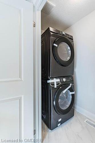 100 Bur Oak Drive, Thorold, ON - Indoor Photo Showing Laundry Room