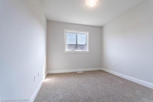 100 Bur Oak Drive, Thorold, ON - Indoor Photo Showing Other Room