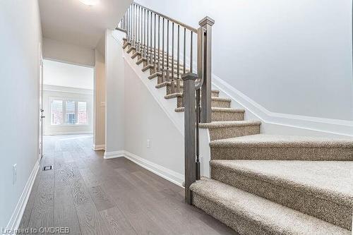 100 Bur Oak Drive, Thorold, ON - Indoor Photo Showing Other Room