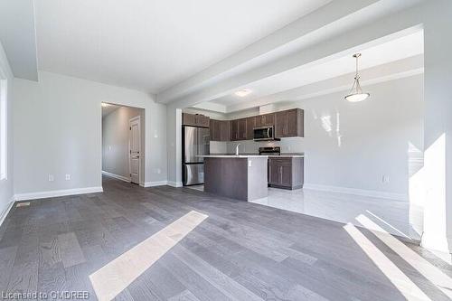 100 Bur Oak Drive, Thorold, ON - Indoor Photo Showing Kitchen