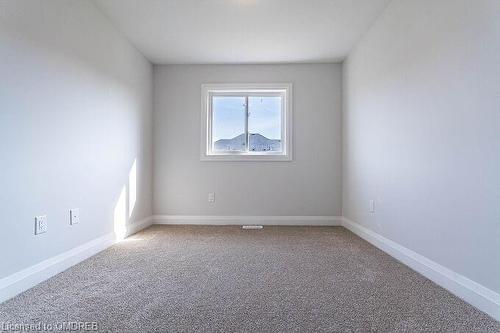 100 Bur Oak Drive, Thorold, ON - Indoor Photo Showing Other Room