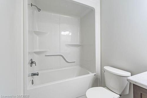 100 Bur Oak Drive, Thorold, ON - Indoor Photo Showing Bathroom