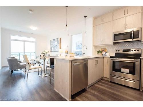 418-95 Dundas Street W, Oakville, ON - Indoor Photo Showing Kitchen With Stainless Steel Kitchen