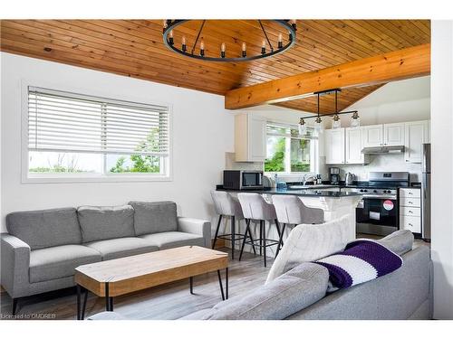 159 Settlers Way, The Blue Mountains, ON - Indoor Photo Showing Living Room