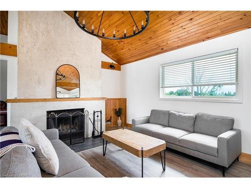 159 Settlers Way, The Blue Mountains, ON - Indoor Photo Showing Living Room With Fireplace