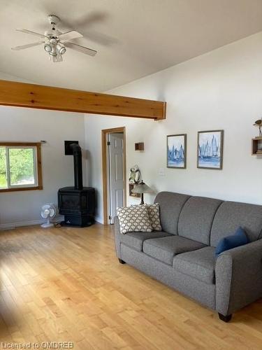 Windrose-92 Swords Road, Dunchurch, ON - Indoor Photo Showing Living Room