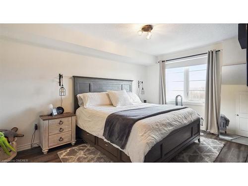 57-383 Dundas Street East, Waterdown, ON - Indoor Photo Showing Bedroom