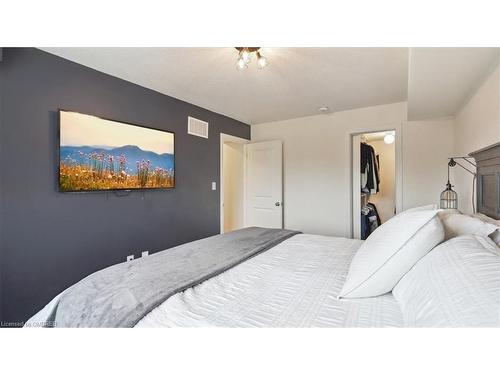 57-383 Dundas Street East, Waterdown, ON - Indoor Photo Showing Bedroom