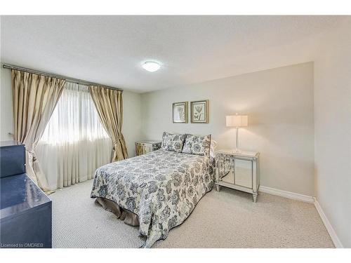 226 Poole Drive, Oakville, ON - Indoor Photo Showing Bedroom