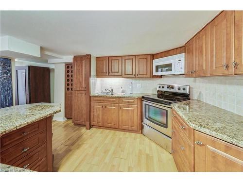 226 Poole Drive, Oakville, ON - Indoor Photo Showing Kitchen